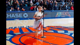 Grace VanderWaal – Riptide & Light The Sky (Live at the NY Knicks Halftime Show)