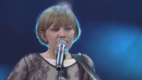 Grace VanderWaal – “Light The Sky” (Live at The Special Olympics Closing Ceremony 2017)