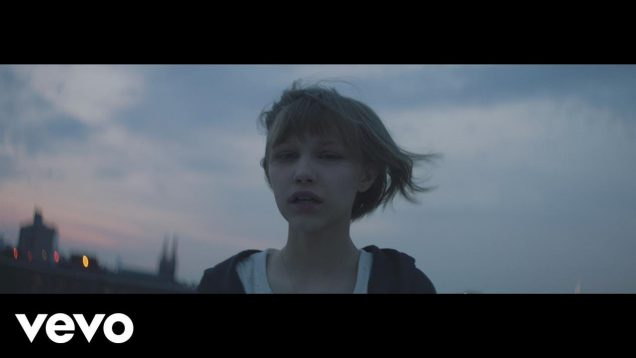 Grace VanderWaal – Moonlight (Video)