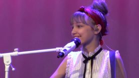 Grace VanderWaal – I Don’t Know My Name – Valley Hospital Concert (05/21/2017)[Stabl.]