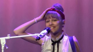 Grace VanderWaal – Riptide – Valley Hospital Concert (05/21/2017) [stabl.]
