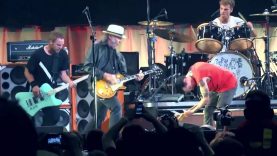 Pearl Jam with Neil Young – Rockin in the free world Toronto 2011 COMPLETE