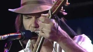 Neil Young – Heart of Gold (Live at Farm Aid 1985)