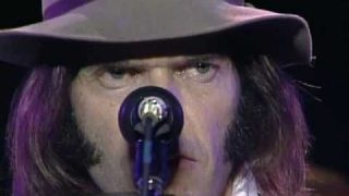 Neil Young – Hey Hey, My My (Live at Farm Aid 1985)