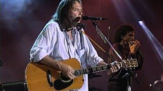 Neil Young – Sugar Mountain (Live at Farm Aid 1995)