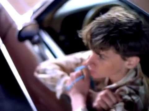 R.E.M. – Everybody Hurts (Official Music Video)