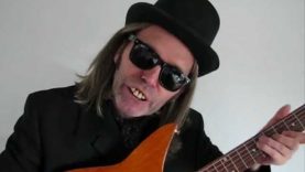 The Traveling Wilburys – Last Night