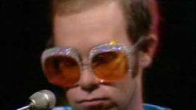 Elton John – Goodbye Yellow Brick Road