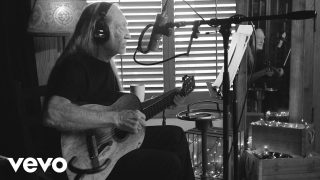 Willie Nelson – It Gets Easier