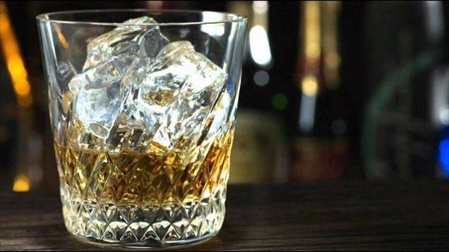 Willie Nelson – Whiskey River (Lyrics)