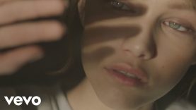 Grace VanderWaal – Clearly