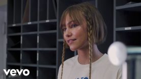 Grace VanderWaal – Waste My Time – Behind the Scenes