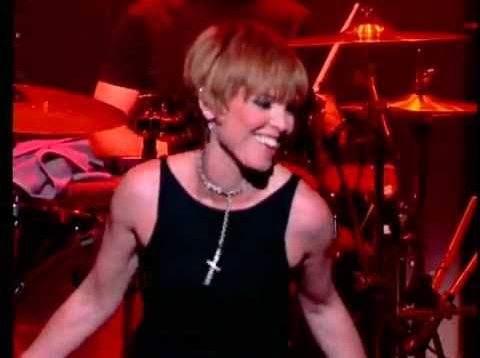 [14] Pat Benatar – Hit Me With Your Best Shot – Live 2001