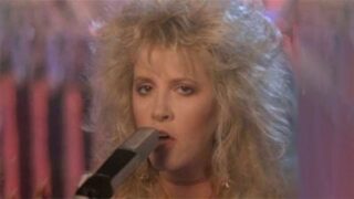 Fleetwood Mac – Seven Wonders (Official Music Video)