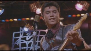 La Bamba – Ritchie Valens (Interpretado por Lou Diamond Phillips)
