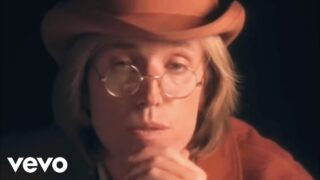 Tom Petty And The Heartbreakers – Into The Great Wide Open (Official Video)